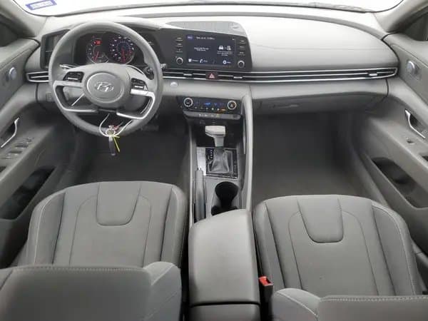 Hyundai Elantra 2022